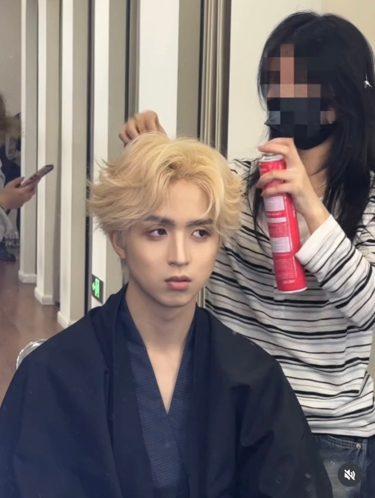 Hanssama分享自己的新造型